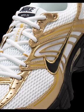 **NEW** Nike Air Max Moto 2K White/Metallic Gold IV2870-100 (men’s 13)